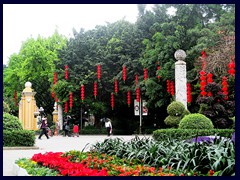 People's Park (Renmin Gongyuan), central Yuexiu. It was etablished in 1921 as the first public park in Guangzhou. It is situated between Dr Sun Yat-Sen Memorial Hall/Yuexiu Park and Jiefang Road.